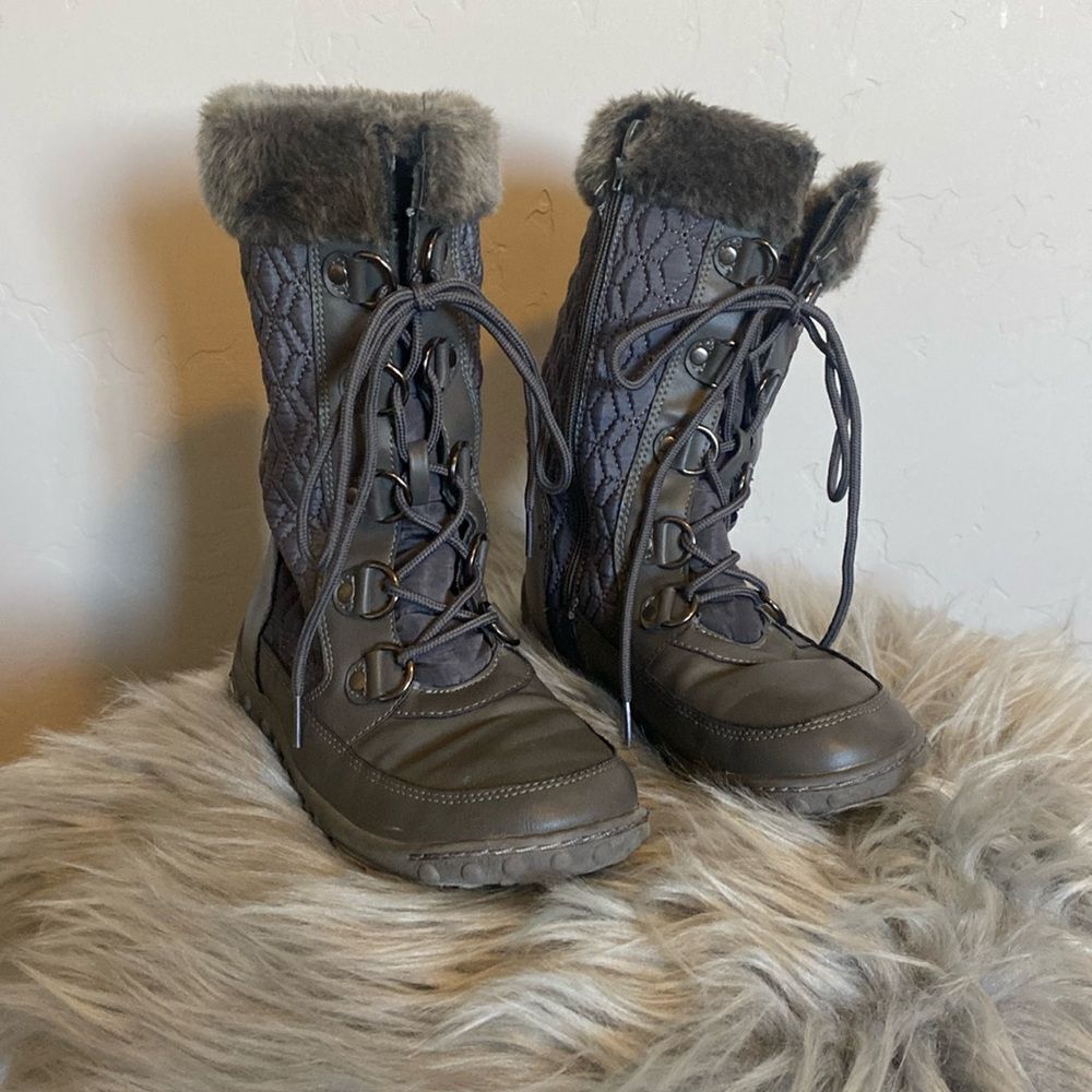 Gray snow boots
